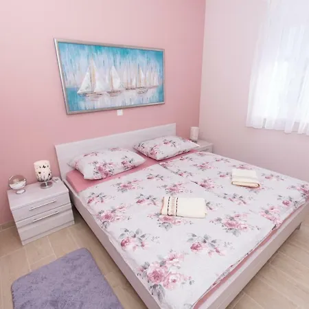 Διαμέρισμα Apartman Api *