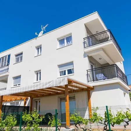 Διαμέρισμα Apartman Api Τρογκίρ