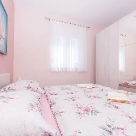 Διαμέρισμα Apartman Api